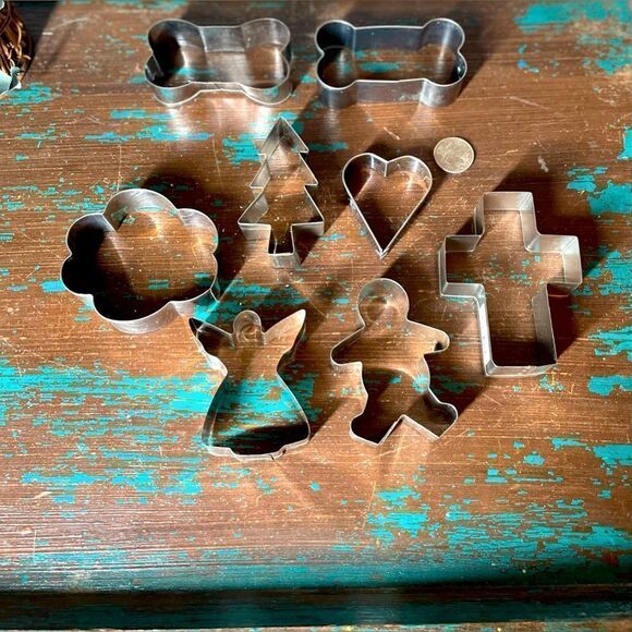 8 Various Shapes & Sizes Metal Cookie Cutters Set of 8 NWOT - Picture 1 of 8